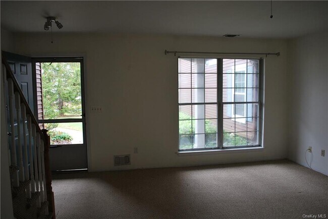 Building Photo - 39 Candlestick Ct