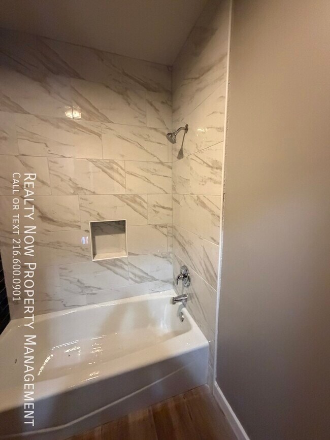 Foto del edificio - 1315 W 93rd St