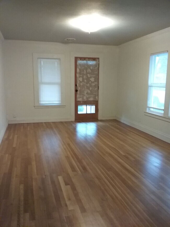 Building Photo - **PENDING  APPLICATIONS**  Recently update...