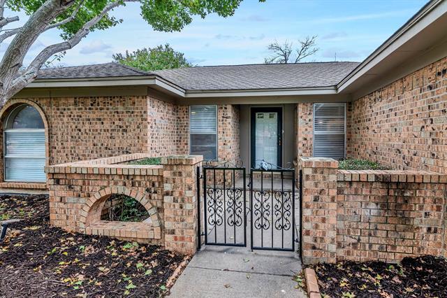 Building Photo - 305 Northglen Dr