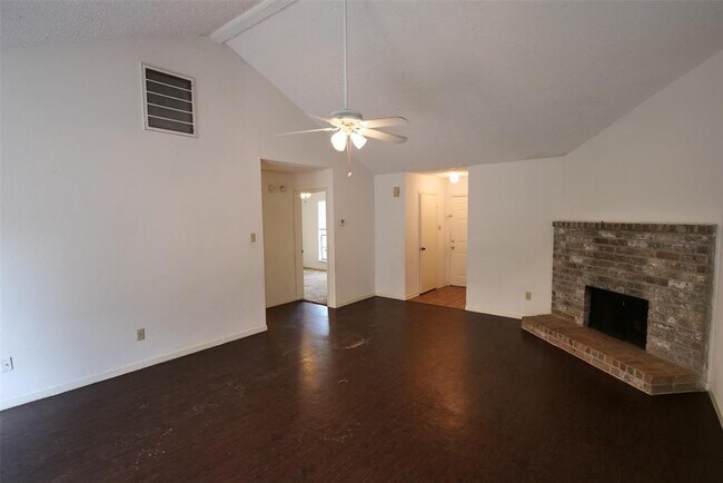Building Photo - 10122 Emerald Oaks Dr