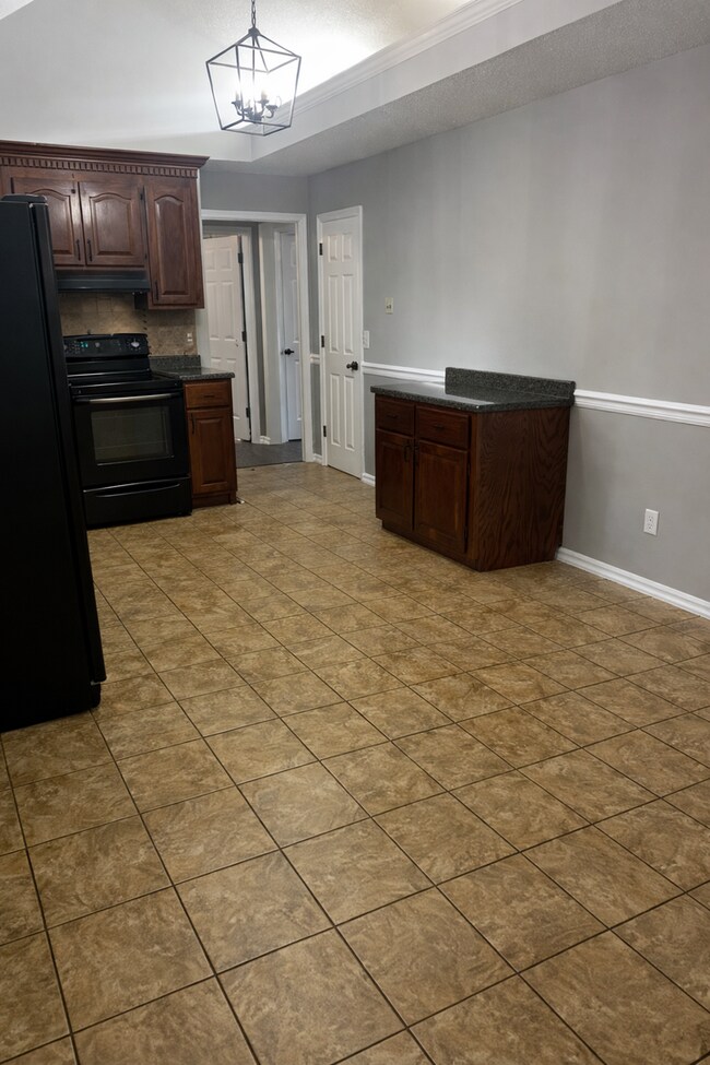 Foto del edificio - Charming All-Brick Corner Lot Home with Hot Tub & Fenced Yard