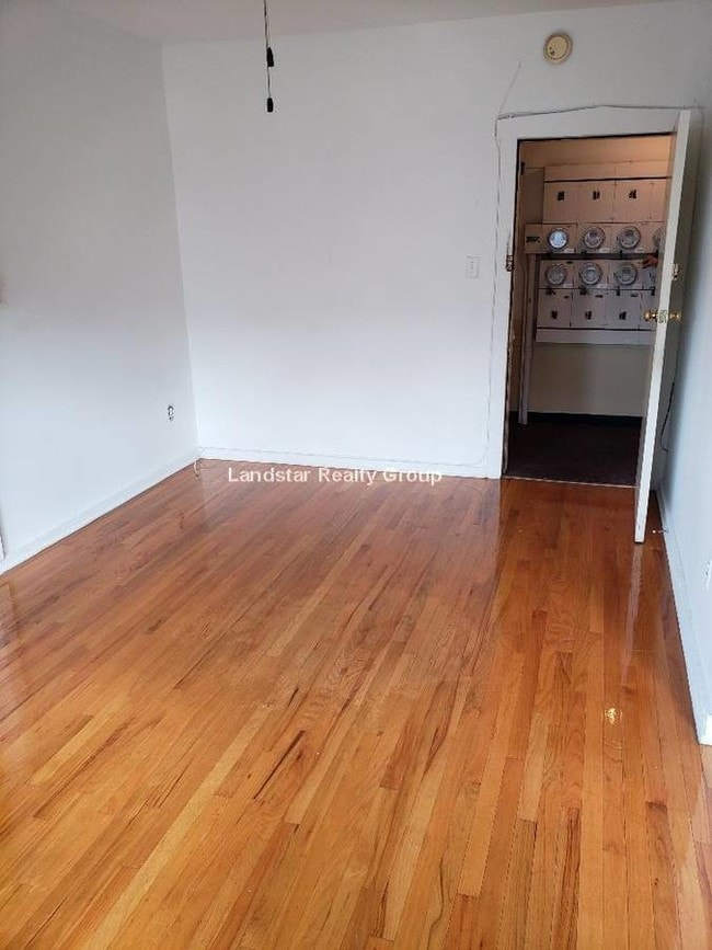 Building Photo - 4350 N Ashland Ave