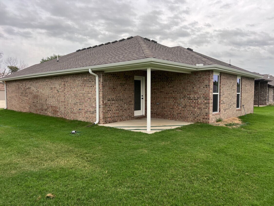 Primary Photo - Beautiful 3 Bedroom Home In Webb City!