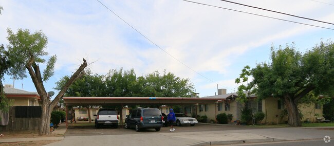 Building Photo - 4325 N Chestnut Ave