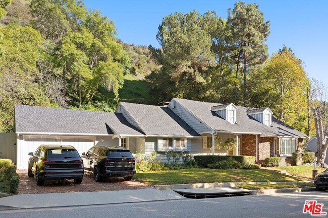 Foto del edificio - 1456 Roscomare Rd