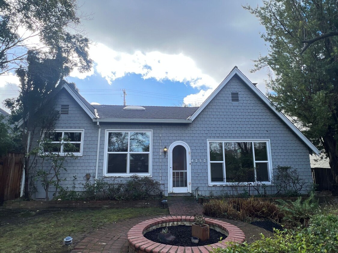 Primary Photo - BEAUTIFUL EAST SAC STUNNER!