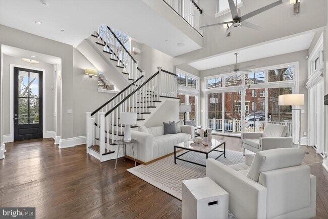 Foto del edificio - 4964 Eskridge Terrace NW
