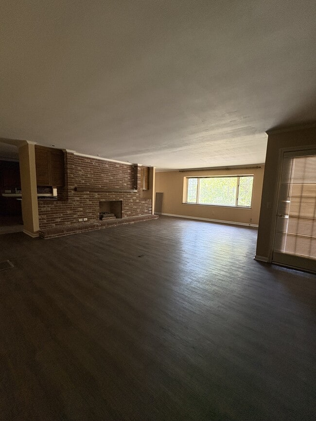 Building Photo - 1705 Alma Pl