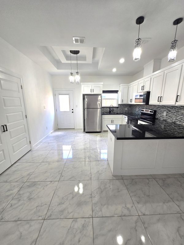 Foto del edificio - 1006 N Woodson Ave