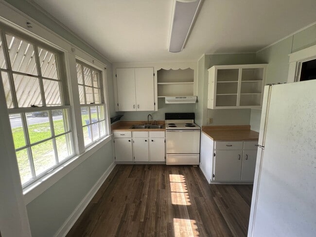 Building Photo - Cove area 2 bed 1 bath
