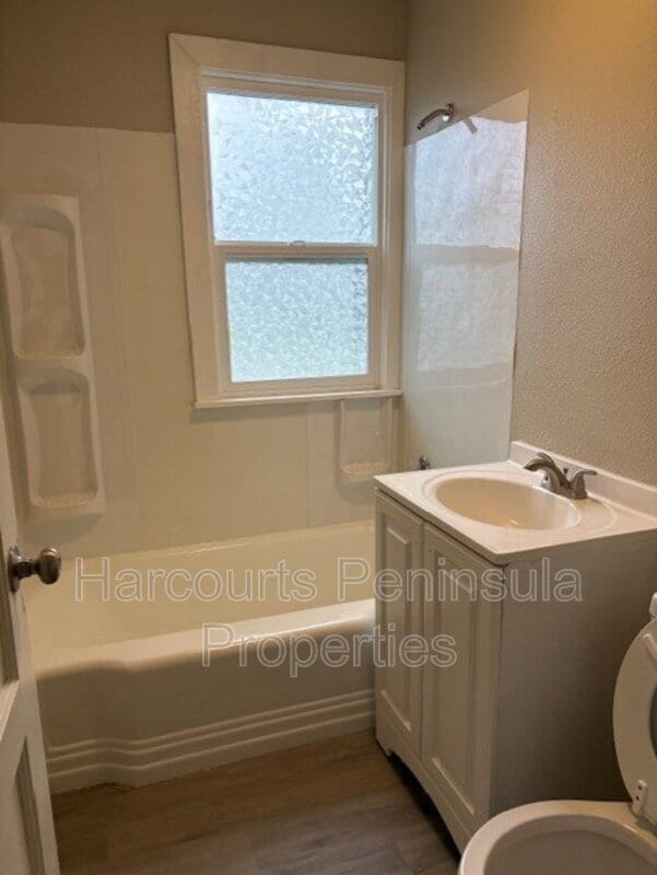 Building Photo - 2831 NE Center St