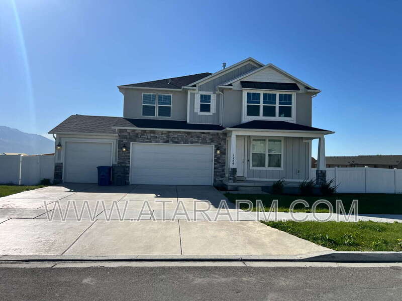 Primary Photo - 1754 Oakwood Ln