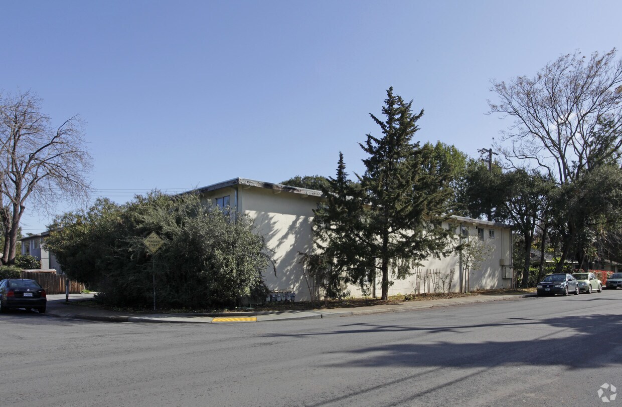 Building Photo - 2 Coleman Pl