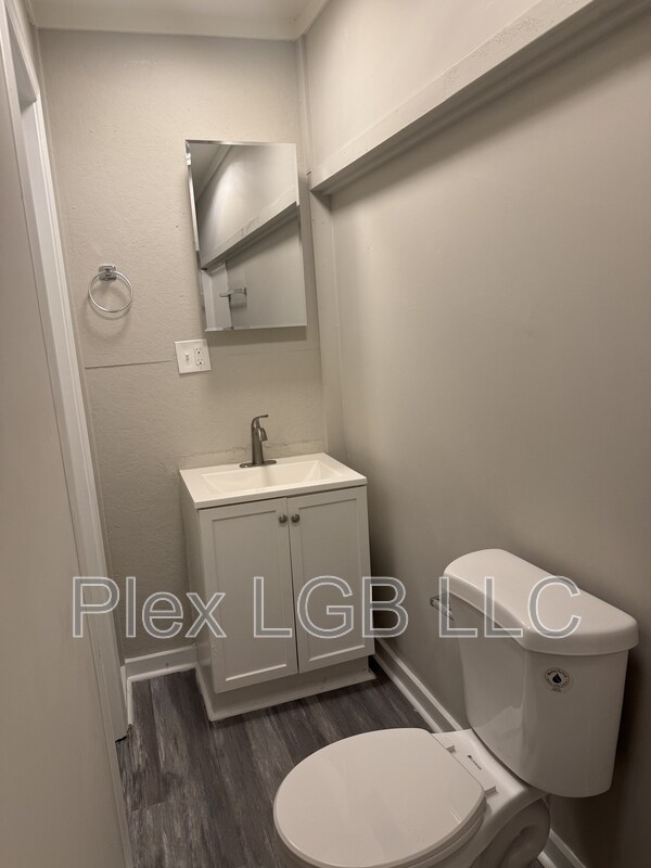 Building Photo - 322 Daniel St