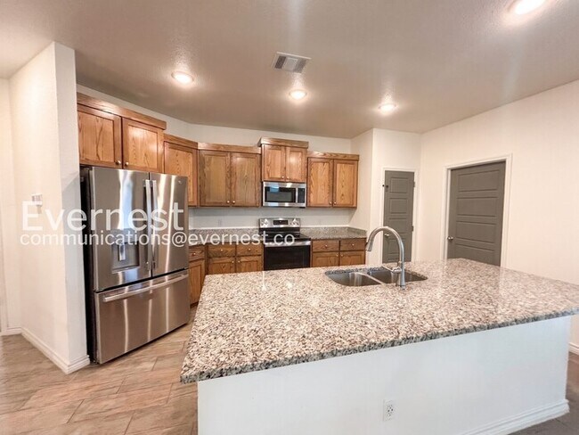 Building Photo - 853 Freedom Cir