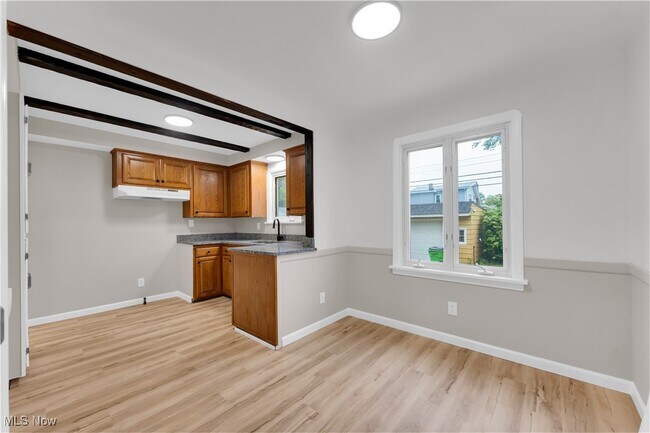 Foto del edificio - 4821 E 84th St