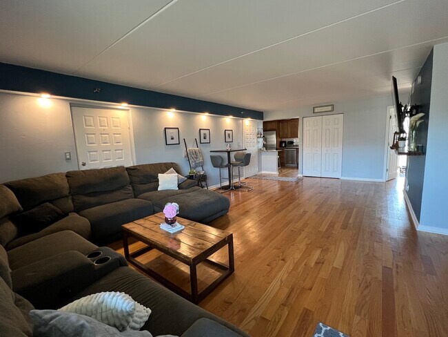 Foto del edificio - 6010 Lake Bluff Dr