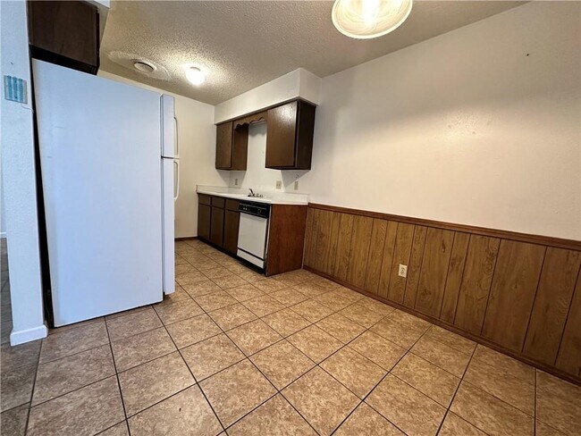 Building Photo - 1211 W Sunset Dr