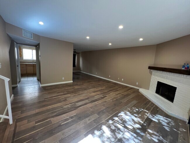 Foto del edificio - 17155 Chatsworth St