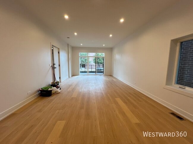 Foto del edificio - 2042 W Washington Blvd