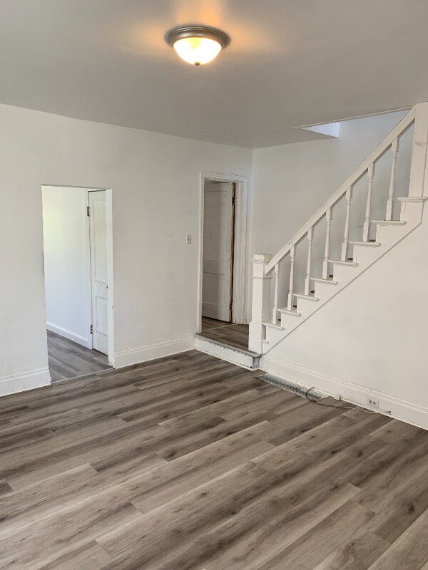 Foto principal - 227 W 41st St