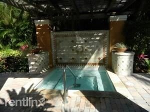 Building Photo - 1 br, 1 bath  - 701 S Rosemary Ave # F201
