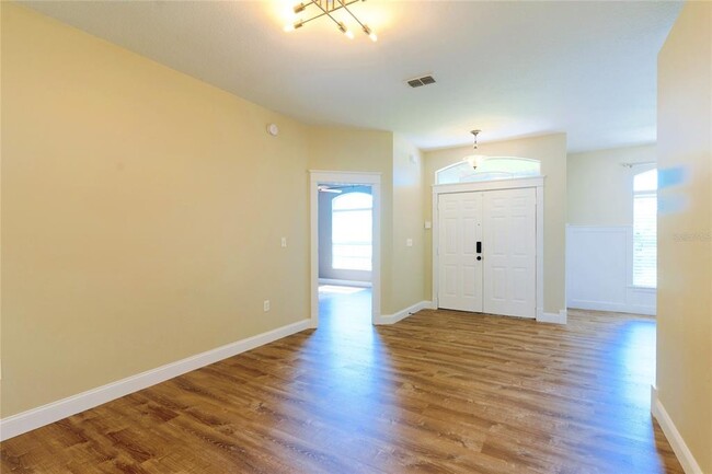 Building Photo - 829 High Pointe Cir