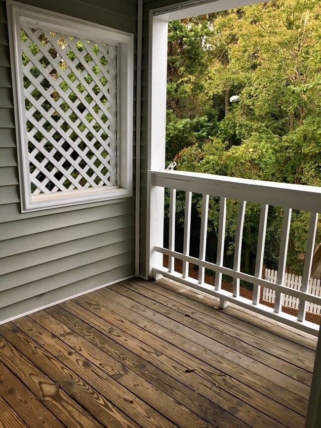 Private porch - 430 Queens Rd