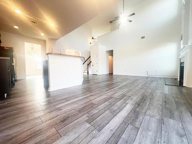 Foto del edificio - 301 Riverdale Rd