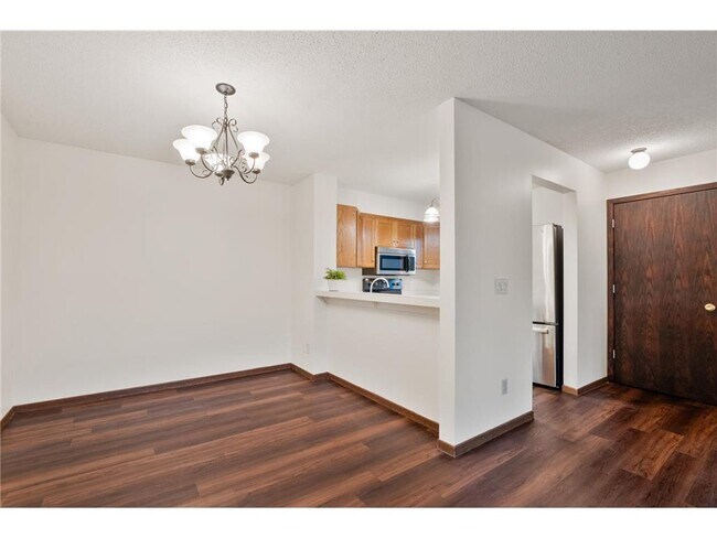 Building Photo - 425 Shelard Pkwy