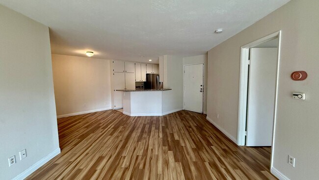 Building Photo - Spacious 2 Bdrm, 2 Bath Condo with 2 car g...
