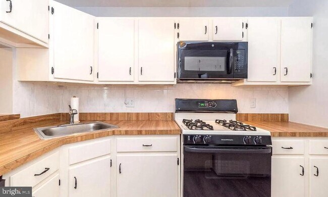 Foto del edificio - 608 Thornton Ct