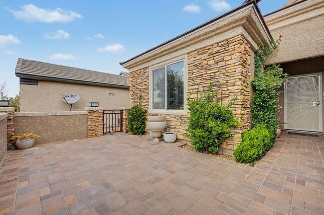 Building Photo - Stunning upgraded Solera At Anthem Home with Spa in back yard!