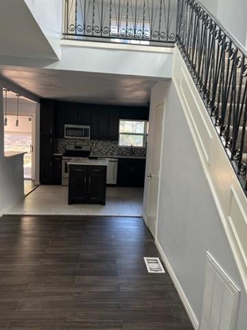 Foto del edificio - 4131 Shoreline Dr
