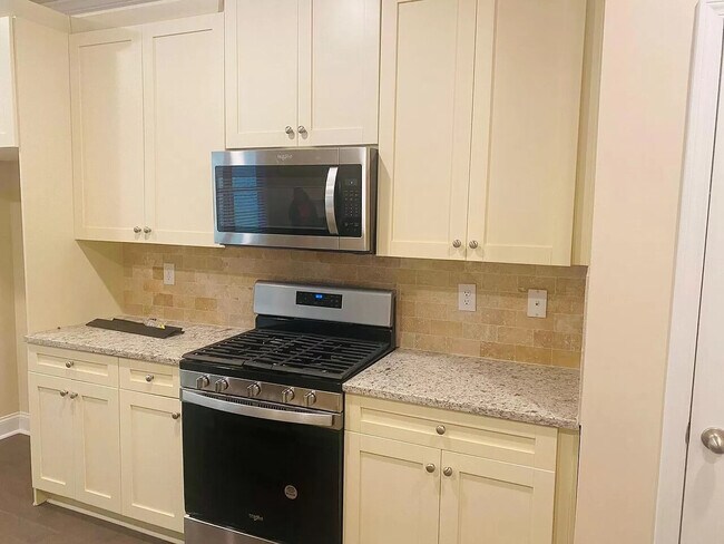 Building Photo - Rooms for rent in a shared home
