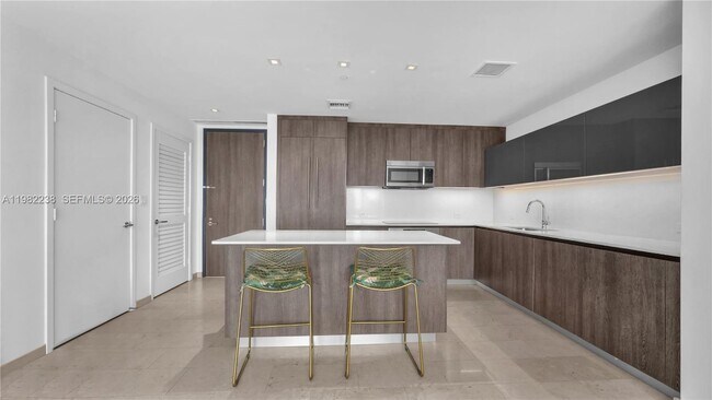 Foto del edificio - 88 SW 7th St
