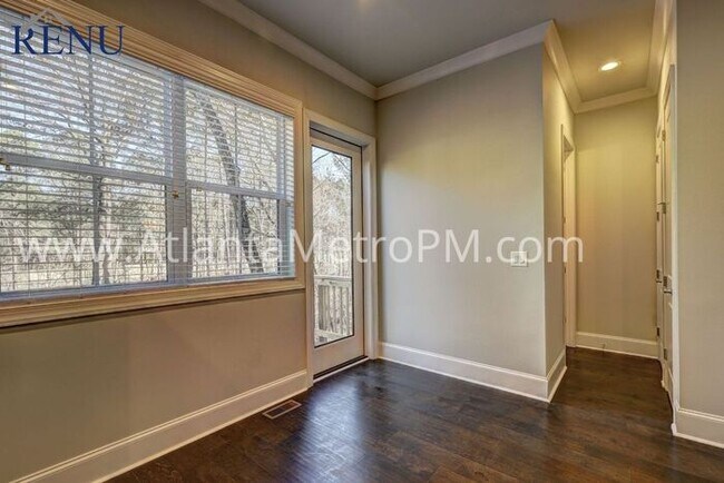 Foto del edificio - Now Available!