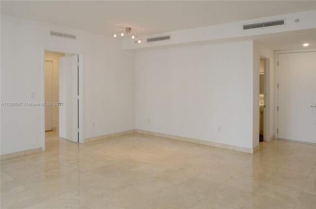 Building Photo - 901 Brickell Key Blvd