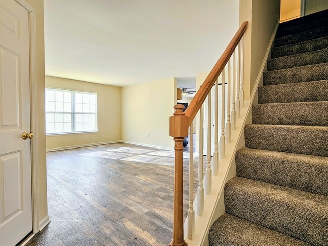 Building Photo - 40 Sandstone Ct