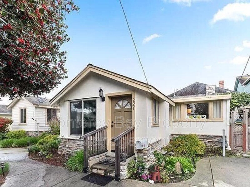 227 18th St, Pacific Grove, CA 93950 House Rental in Pacific Grove