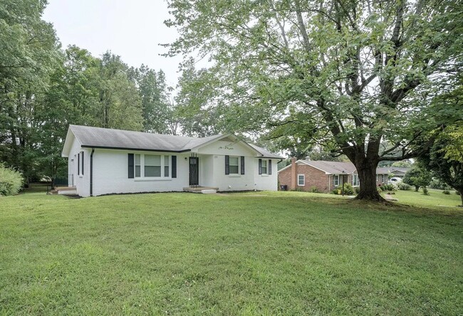 Building Photo - Spacious 5-Bedroom Home with Modern Update...