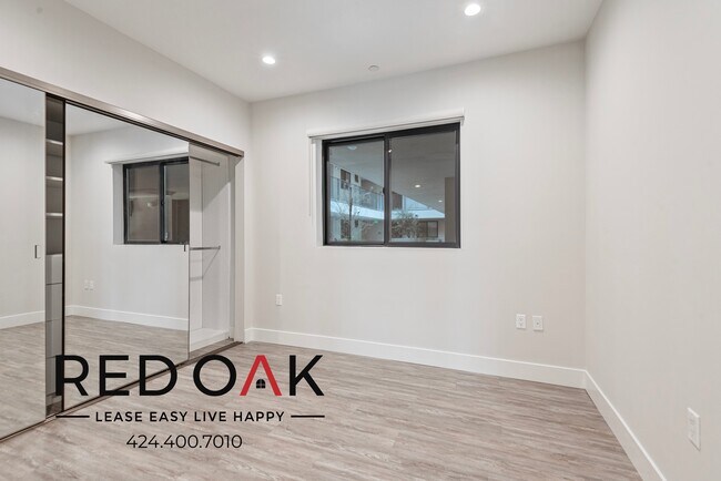 Building Photo - ~4 Weeks Free~ Gorgeous Two Bedroom with C...