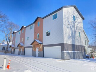 Building Photo - 703 10th Ave N