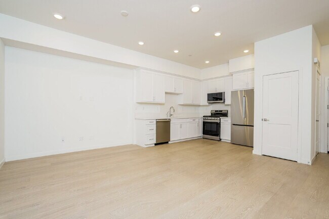 Foto del edificio - Modern Luxury Condo with EV Charger & Resort-Style Amenities in Mission Viejo