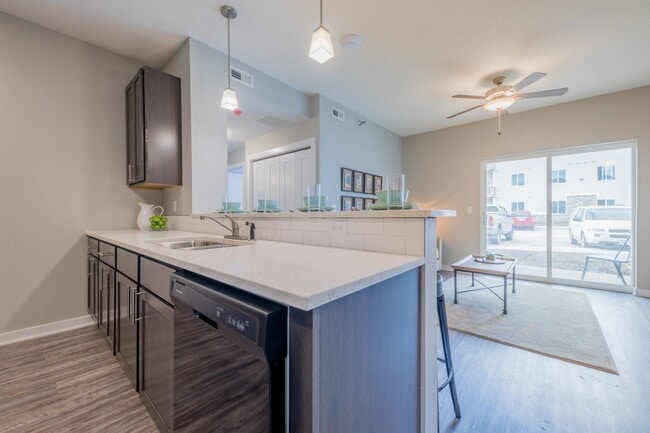 Building Photo - White Oak Apartments