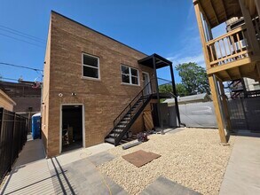 Building Photo - 3726 N Racine Ave