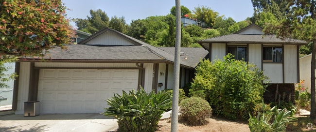 Building Photo - 1616 Sunny Heights Dr