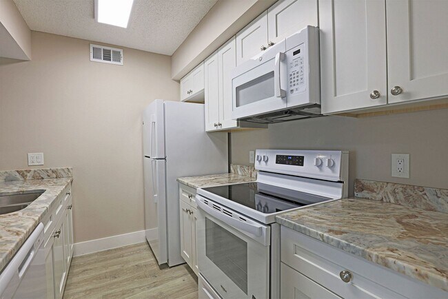 Foto del edificio - $250 OFF SECOND MONTH RENT AVAILABLE NOW