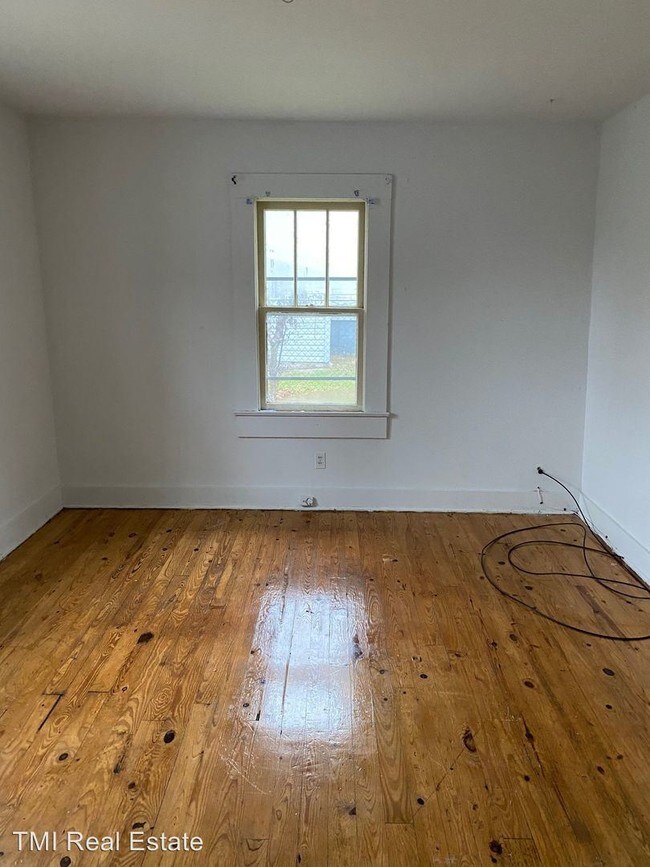 Building Photo - 3 br, 2 bath House - 1004 Forest St